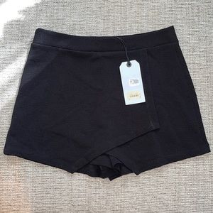 Black Skort